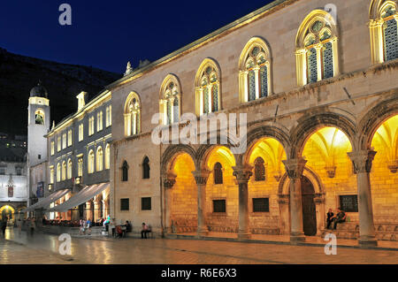 Die Altstadt von Dubrovnik, das Franziskanerkloster und Sponza Palast bei Nacht in Dubrovnik, Kroatien Stockfoto