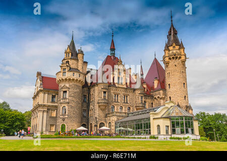 Fabelhafte Schloss Moszna, in der Nähe von Oppeln, Schlesien, Polen Stockfoto