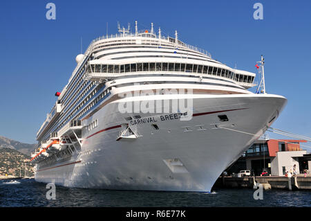 Kreuzfahrtschiff im Hafen von Monaco, Monte Carlo, Monaco, Europa Stockfoto