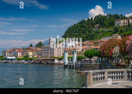 Blick auf die Küste von Bellagio Dorf am Comer See, Italien Stockfoto