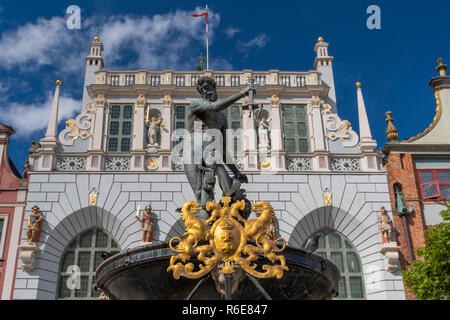 Der Artushof (Dwor Artusa) und Neptunbrunnen In der Altstadt in Danzig, Polen Stockfoto