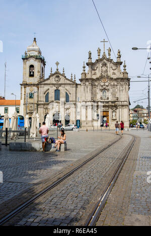 Porto, Portugal, September 16, 2018: Die Carmo Kirche oder Kirche des Ehrwürdigen dritter Ordnung Unserer Lieben Frau von Carmo wurde in der zweiten Hälfte des gebaut Stockfoto