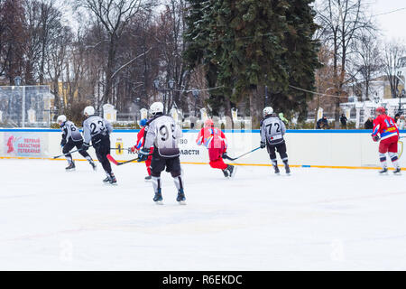 Jaroslawl, Russland - Januar 6, 2018: Das Turnier Student Eis Stockfoto