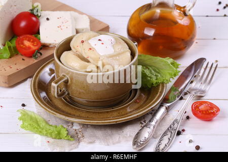 Knödel mit Adyghe Käse Stockfoto