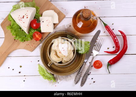 Knödel mit Adyghe Käse Stockfoto