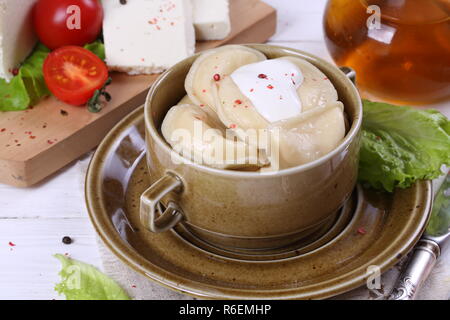 Knödel mit Adyghe Käse Stockfoto