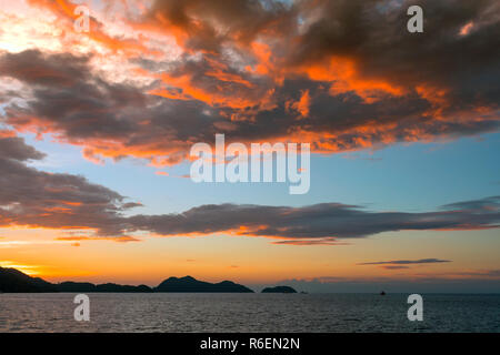 Sonnenuntergang am Strand, Thailand, Koh Chang Stockfoto