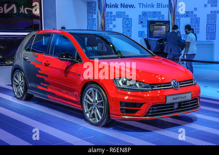 FRANKFURT - Sept. 2015: Volkswagen VW Golf R auf der IAA International Motor Show am 20. September vorgelegt, 2015 in Frankfurt am Main, Deutschland Stockfoto