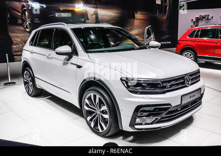 FRANKFURT - Sept. 2015: Volkswagen VW R-Line auf der IAA International Motor Show vorgestellt am 20. September 2015 in Frankfurt am Main, Deutschland Stockfoto