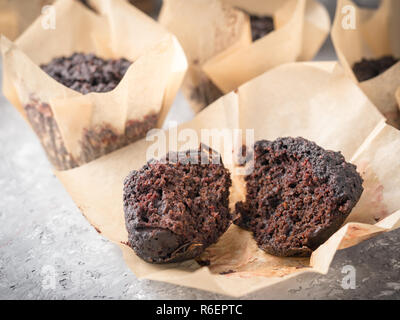 Chocolate Muffins mit Rote-bete-close-up Stockfoto