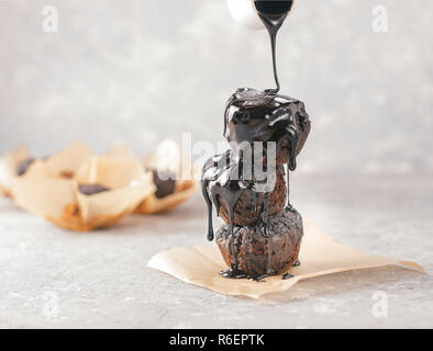 Rote Beete Schokolade Muffins close-up Stockfoto