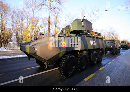 Bukarest, Rumänien - Dezember 1, 2018: MOWAG Piranha gepanzerten Militärfahrzeugen an rumänischen nationalen Tag militärische Parade Stockfoto