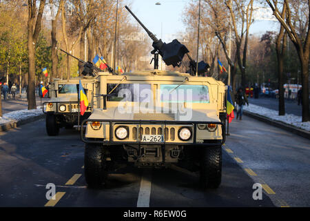 Bukarest, Rumänien - Dezember 1, 2018: Humvee Militär Fahrzeug von der rumänischen Armee bei rumänischen nationalen Tag militärische Parade Stockfoto