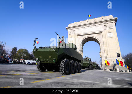 Bukarest, Rumänien - Dezember 1, 2018: Piranha V PC 8x8 gepanzertes Fahrzeug an rumänischen nationalen Tag militärische Parade Stockfoto