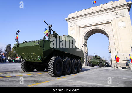 Bukarest, Rumänien - Dezember 1, 2018: Piranha V PC 8x8 gepanzertes Fahrzeug an rumänischen nationalen Tag militärische Parade Stockfoto