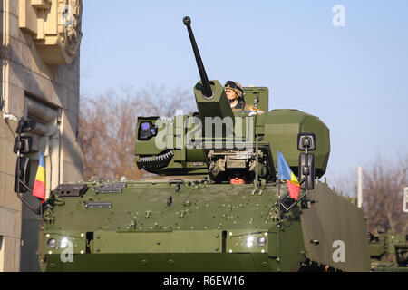 Bukarest, Rumänien - Dezember 1, 2018: Piranha V PC 8x8 gepanzertes Fahrzeug an rumänischen nationalen Tag militärische Parade Stockfoto