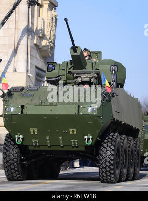 Bukarest, Rumänien - Dezember 1, 2018: Piranha V PC 8x8 gepanzertes Fahrzeug an rumänischen nationalen Tag militärische Parade Stockfoto