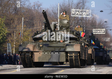 Bukarest, Rumänien - Dezember 1, 2018: TR 85 M1 "Bizonul" (Bison) gepanzerte militärische heavy Tank an rumänischen nationalen Tag militärische Parade Stockfoto