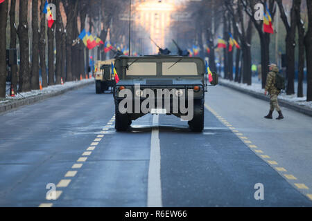 Bukarest, Rumänien - Dezember 1, 2018: Humvee Militär Fahrzeug von der rumänischen Armee bei rumänischen nationalen Tag militärische Parade Stockfoto