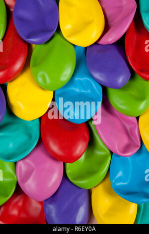 Bunte deflationiert Ballons Muster Stockfoto
