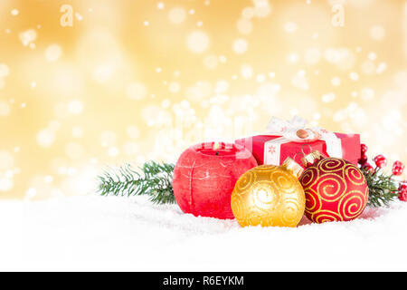 Weihnachten Hintergrund oder Grußkarte - Rot und goldenen Verzierungen. Stockfoto