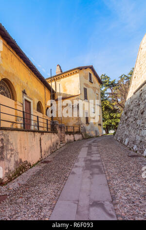 Burg auf dem Hügel Cidneo in Brescia, Italien Stockfoto