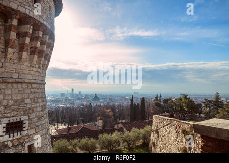 Panoramablick auf die Stadt Brescia vom Schloss Stockfoto