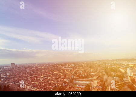Panoramablick auf die Stadt Brescia vom Schloss. Stockfoto