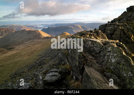 Birkhouse Moor und der Blick Nordosten über Ullswater in Richtung Pennines von Schreitenden Kante, Helvellyn,, Lake District, Cumbria, Großbritannien Stockfoto