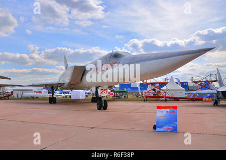 Moskau, Russland - 23 AUG 2015: strategische Streik Bomber Tu-22 M nach hinten losgehen, präsentiert auf der 12. MAKS-2015 Internationalen Luft- und Raumfahrtmesse am 28. August Stockfoto