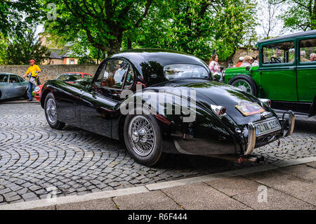 FULDA, Deutschland - Mai 2013: Jaguar XK 120 Sportcoupé retro Auto am 9. Mai 2013 in Fulda, Deutschland Stockfoto