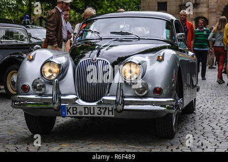 FULDA, Deutschland - Mai 2013: Jaguar XK150 Sportcoupé retro Auto am 9. Mai 2013 in Fulda, Deutschland Stockfoto