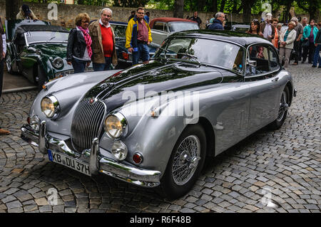 FULDA, Deutschland - Mai 2013: Jaguar XK150 Sportcoupé retro Auto am 9. Mai 2013 in Fulda, Deutschland Stockfoto