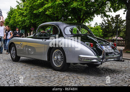 FULDA, Deutschland - Mai 2013: Jaguar XK150 Sportcoupé retro Auto am 9. Mai 2013 in Fulda, Deutschland Stockfoto