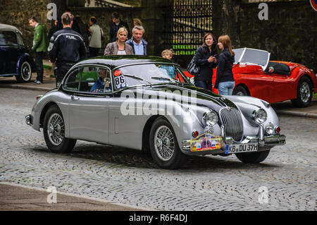 FULDA, Deutschland - Mai 2013: Jaguar XK150 Sportcoupé retro Auto am 9. Mai 2013 in Fulda, Deutschland Stockfoto