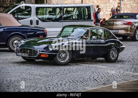 FULDA, Deutschland - Mai 2013: Jaguar E-Type Coupé retro Auto am 9. Mai 2013 in Fulda, Deutschland Stockfoto