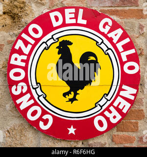 Platz, in der Nähe der legendären Black Rooster Zeichen in Italien. Stockfoto