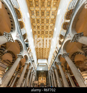 Blick auf den Platz in der Kathedrale von Pisa in Pisa, Toskana. Stockfoto