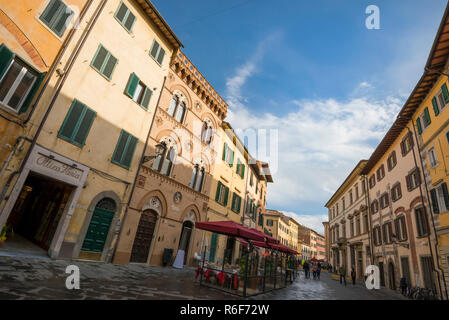 Horizontale Straßenbild in Pisa, Toskana. Stockfoto