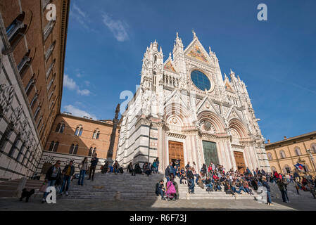 Horizontale Ansicht von Duomo di Siena in Siena, Italien. Stockfoto