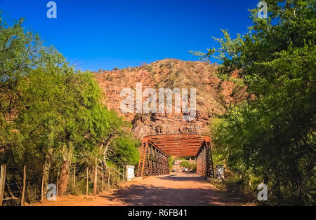 Alte Stahlbrücke in Alemania Stockfoto