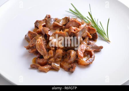 Huhn Muskelmagen mit Sauerrahm und Sojasoße. Stockfoto