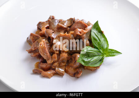 Huhn Muskelmagen mit Sauerrahm und Sojasoße. Stockfoto