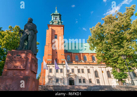 Dom Basilika der Himmelfahrt der Jungfrau Maria und des hl. Adalbert in Gnesen, Polen Stockfoto
