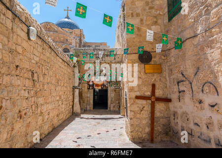 Die 9. Station des Kreuzes in der Via Dolorosa am Entree des Koptisch-orthodoxen Patriarchats, Altstadt Ost Jerusalem, Israel Stockfoto