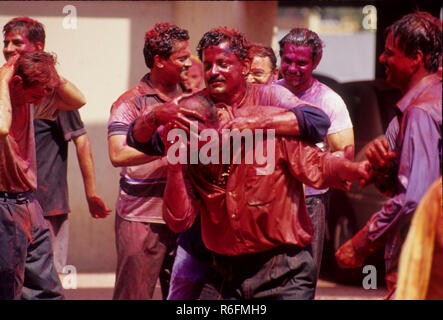 Menschen spielen mit Farben Holi Festival, Indien Stockfoto