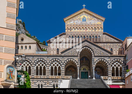 Kathedrale von Saint Andrew oder Duomo di San Andreas in Amalfi, Italien auf die Amalfi Küste Stockfoto