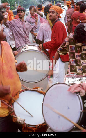 Die Menschen feiern Ganesh ganpati Festival, mumbai Bombay, Maharashtra, Indien Stockfoto