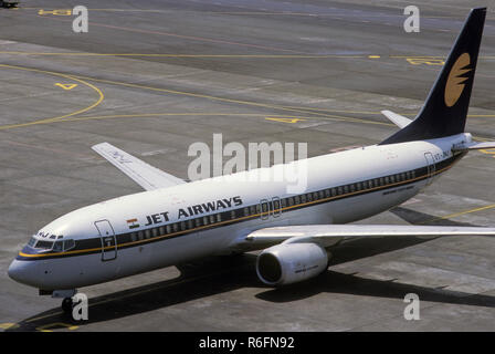 Flugzeuge von Jet Airways landete auf dem Internationalen Flughafen Chhatrapati Shivaji Maharaj, Sahar, Bombay Mumbai, Maharashtra, Indien Stockfoto