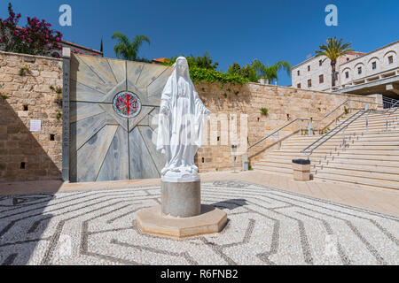 Eine Statue der Jungfrau Maria in der Kirche der Verkündigung in Nazaret, Israel Stockfoto